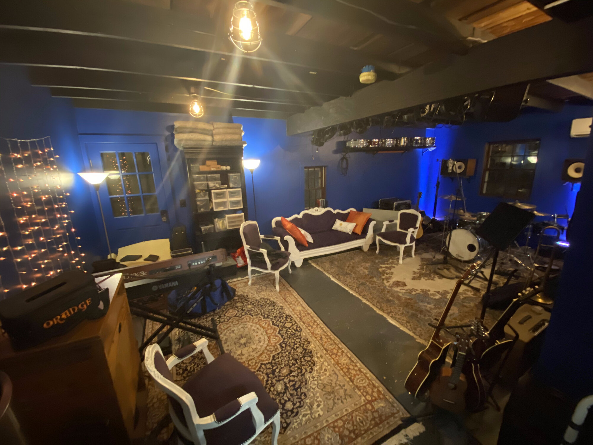 Live Room Lounge Area